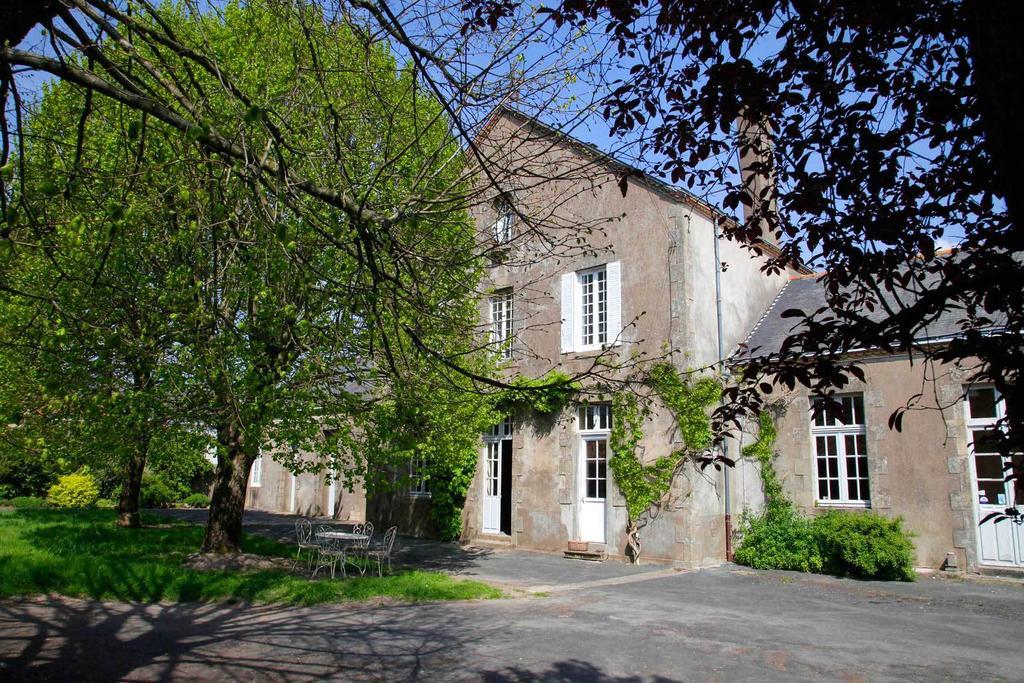 La Bonne Ecole Bed & Breakfast Les Landes-Genusson Екстериор снимка